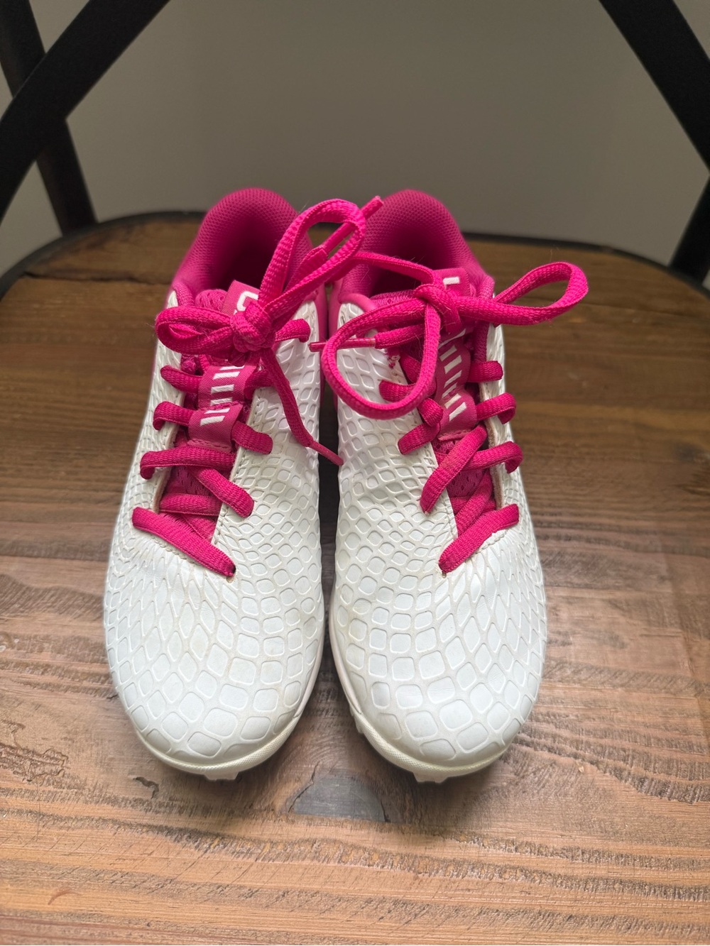 Under Armour Girls Softball Cleats Pink White Youth Size 12C Excellent Condition - Picture 3 of 9